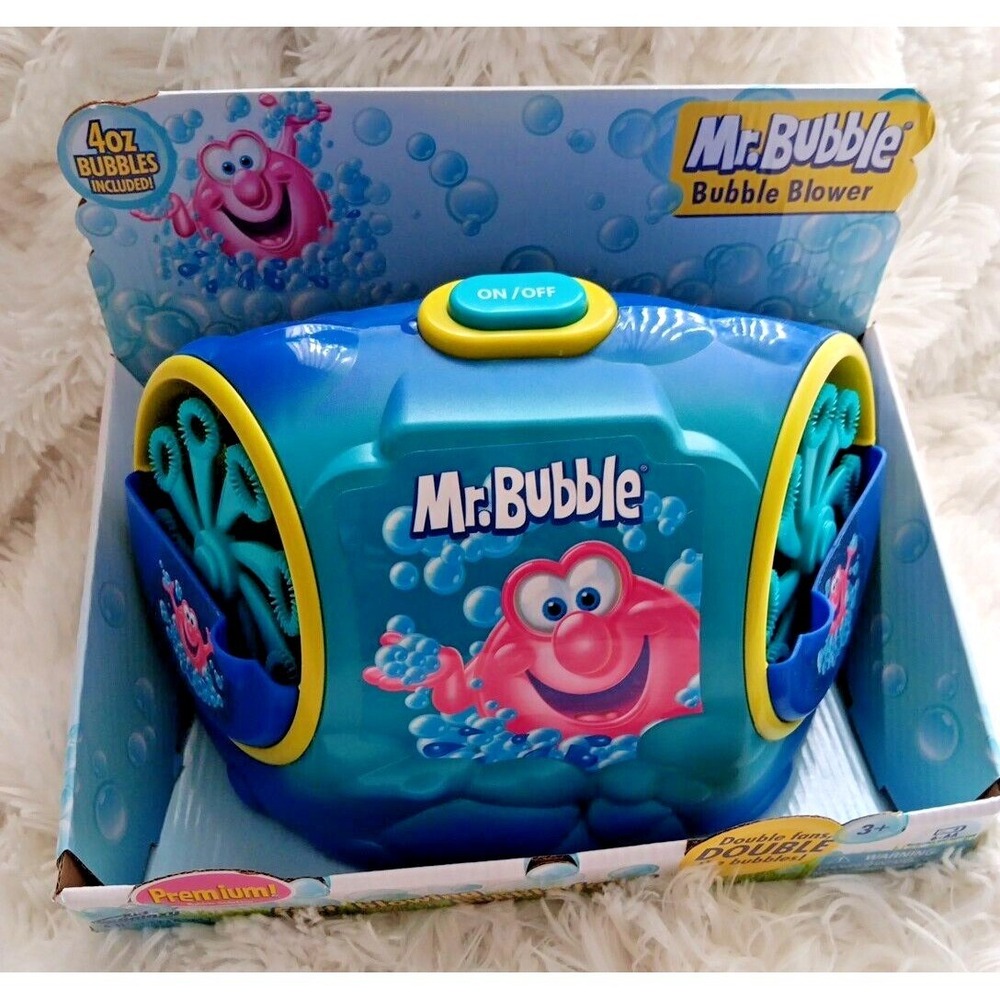 Electric Spaceman Bubble Blower Flashing Lights Requires Batteries